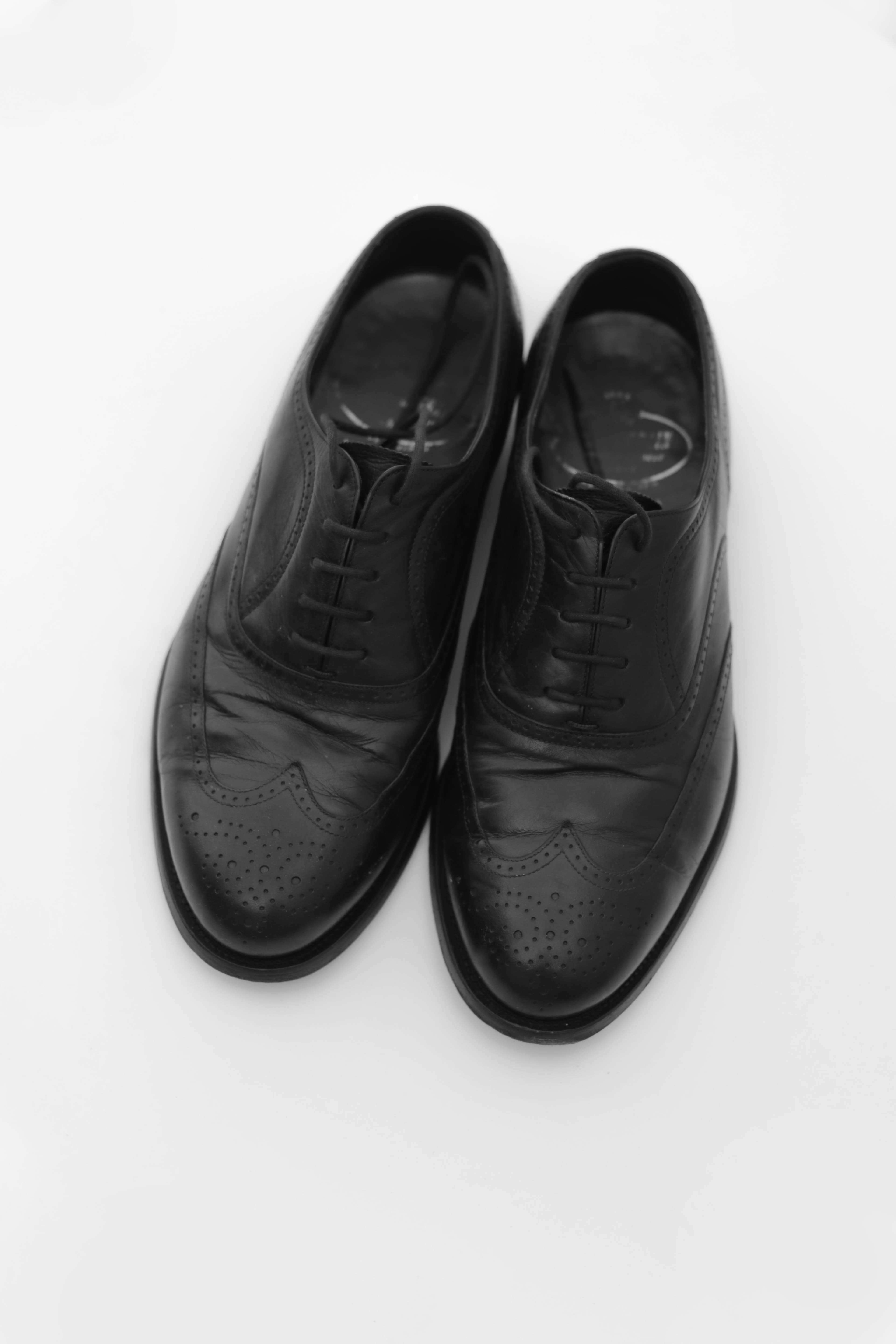 Minimal Black Oxfords