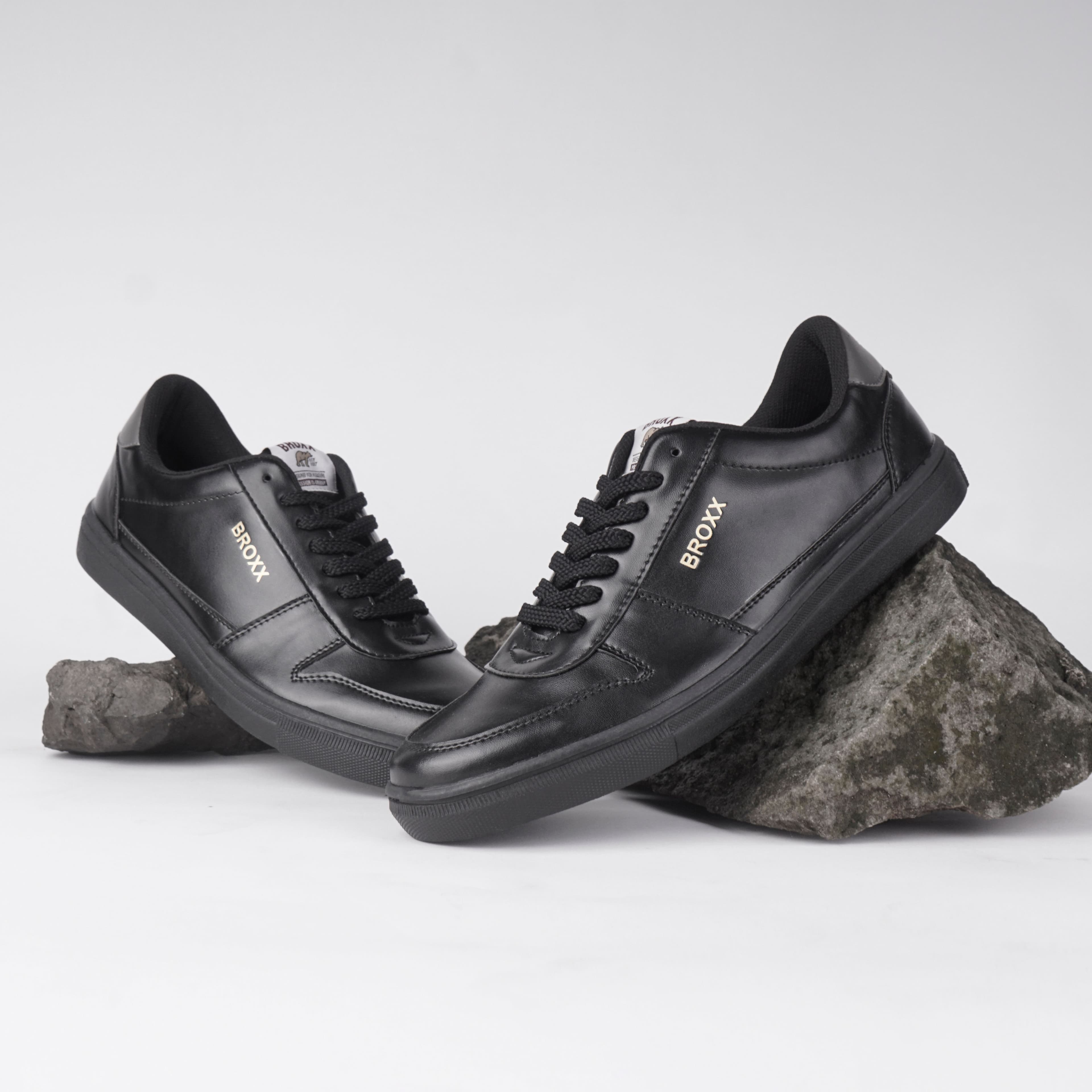 Rockside Black Sneakers